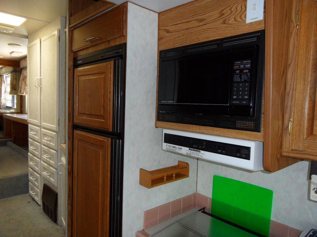 帕朗露营车停车场与小屋露营酒店 帕伦普 客房 照片