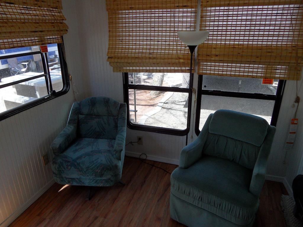 帕朗露营车停车场与小屋露营酒店 帕伦普 外观 照片