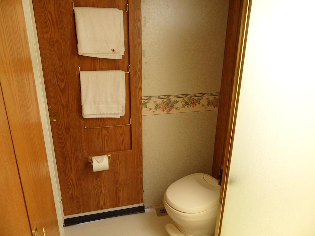 帕朗露营车停车场与小屋露营酒店 帕伦普 客房 照片